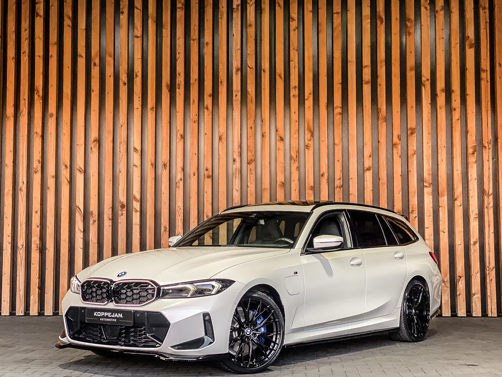 BMW 3 Serie Touring 330e 292PK xDrive High Executive M-Sport Pro | BMW occasion