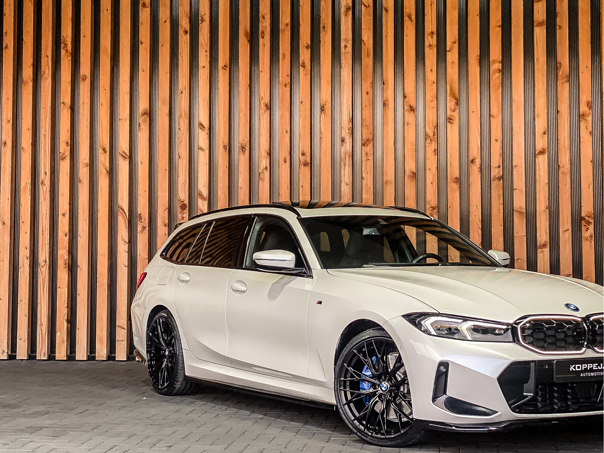 BMW 3 Serie Touring 330e 292PK xDrive High Executive M-Sport Pro | BMW occasion