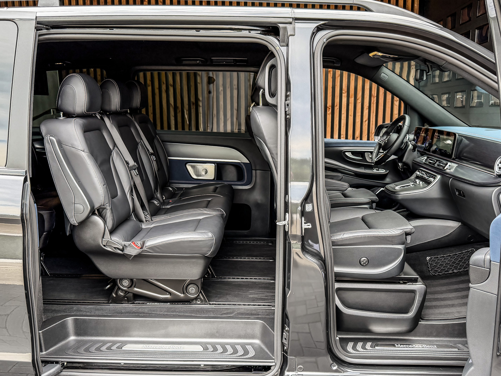 Mercedes-Benz EQV 300 AMG L2 90kWh 8-Persoons | Mercedes-Benz occasion