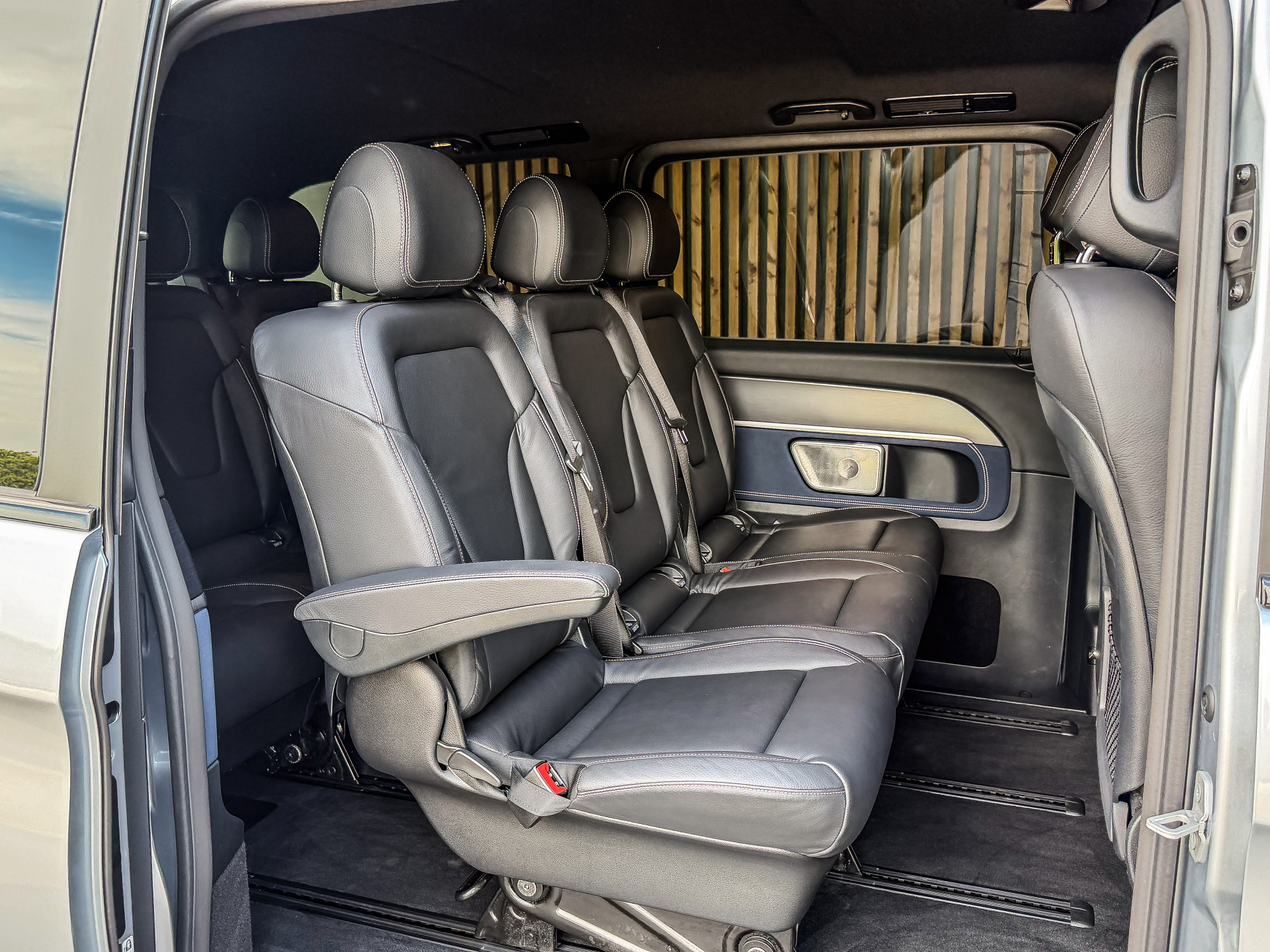 Mercedes-Benz EQV 300 AMG L2 90kWh 8-Persoons | Mercedes-Benz occasion