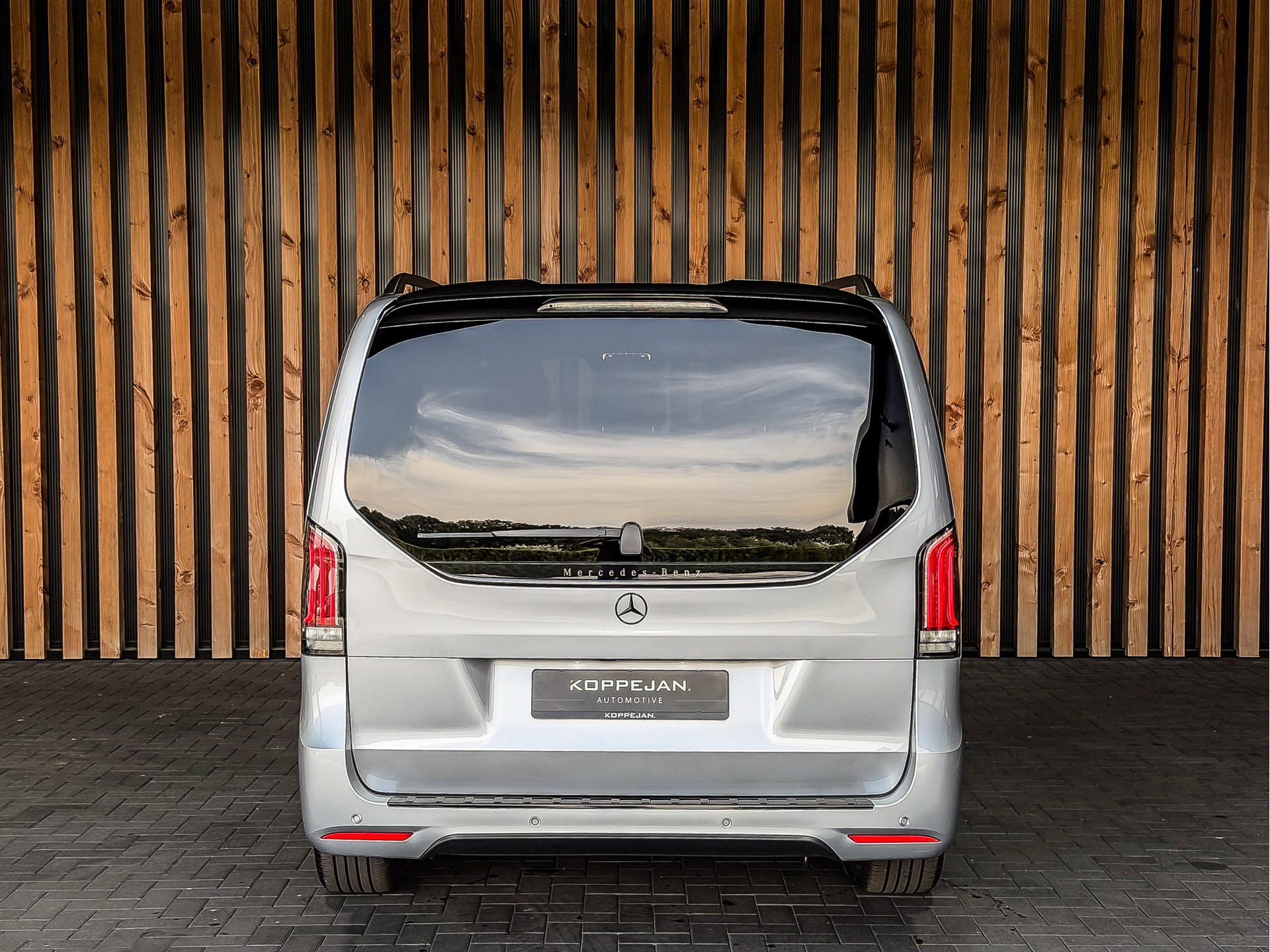 Mercedes-Benz EQV 300 AMG L2 90kWh 8-Persoons | Mercedes-Benz occasion