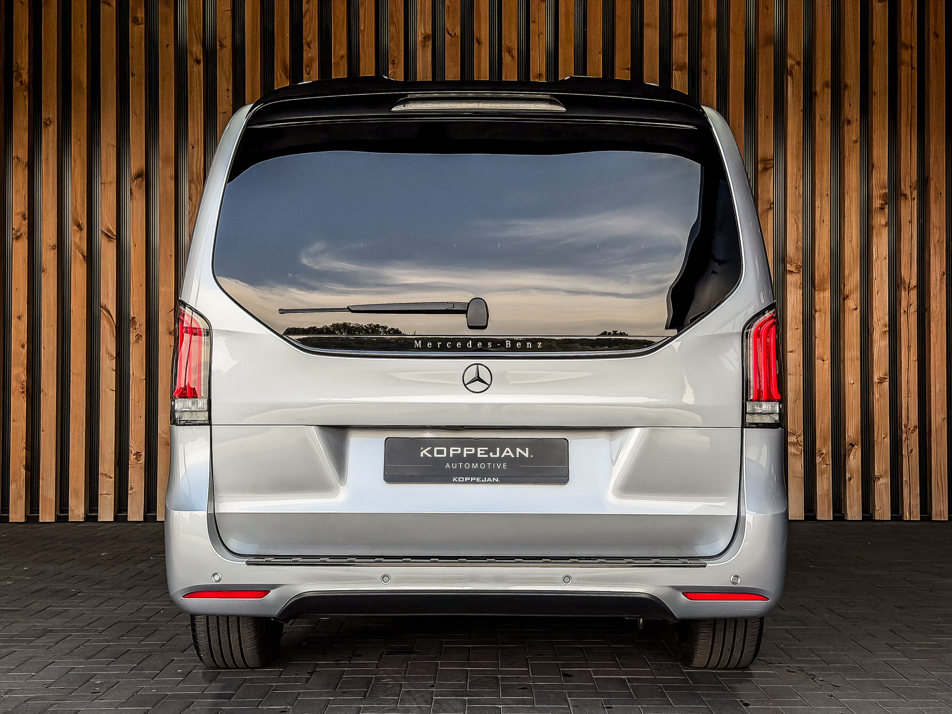 Mercedes-Benz EQV 300 AMG L2 90kWh 8-Persoons | Mercedes-Benz occasion