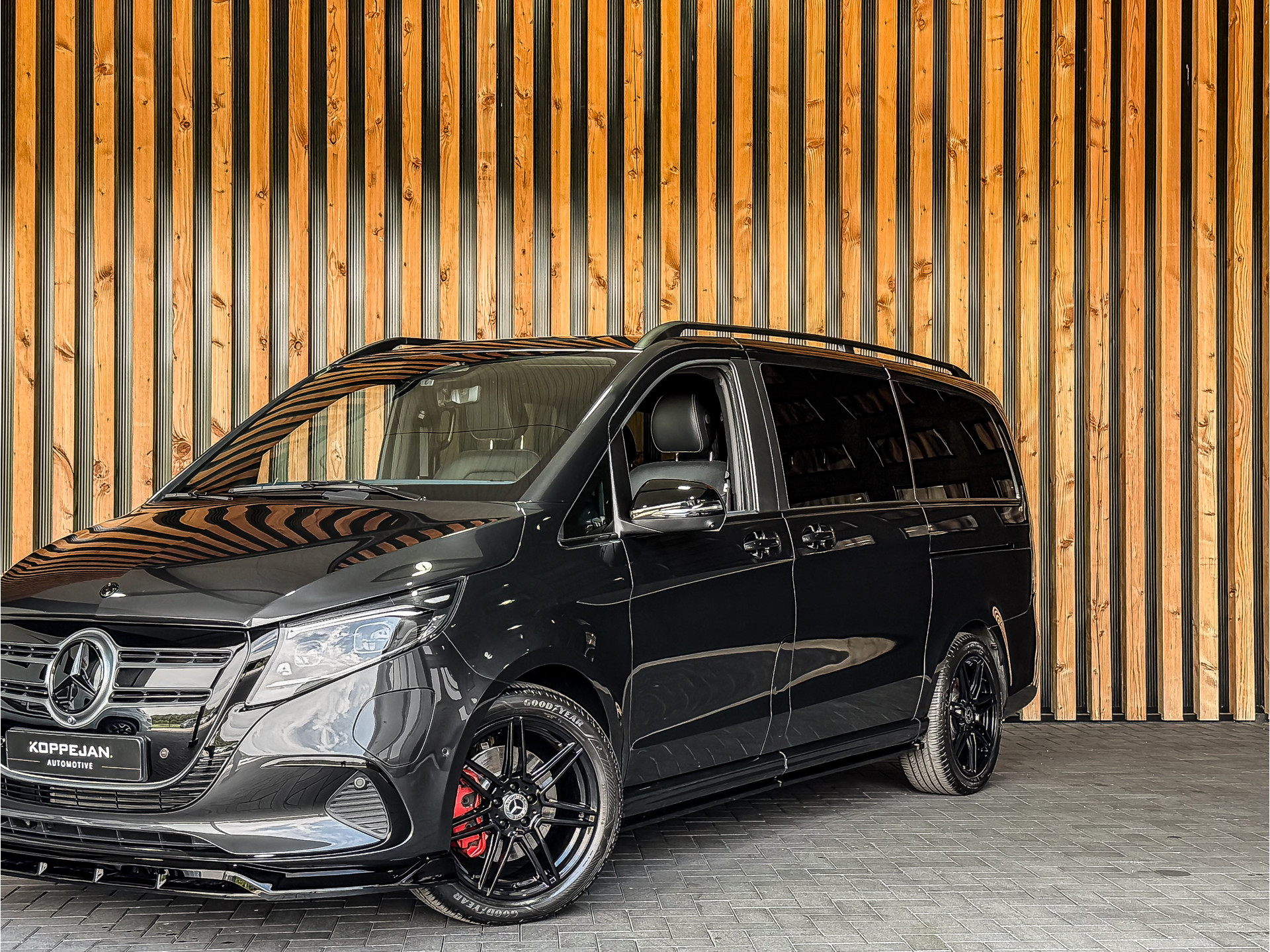 Mercedes-Benz EQV 300 AMG L2 90kWh 8-Persoons | Mercedes-Benz occasion
