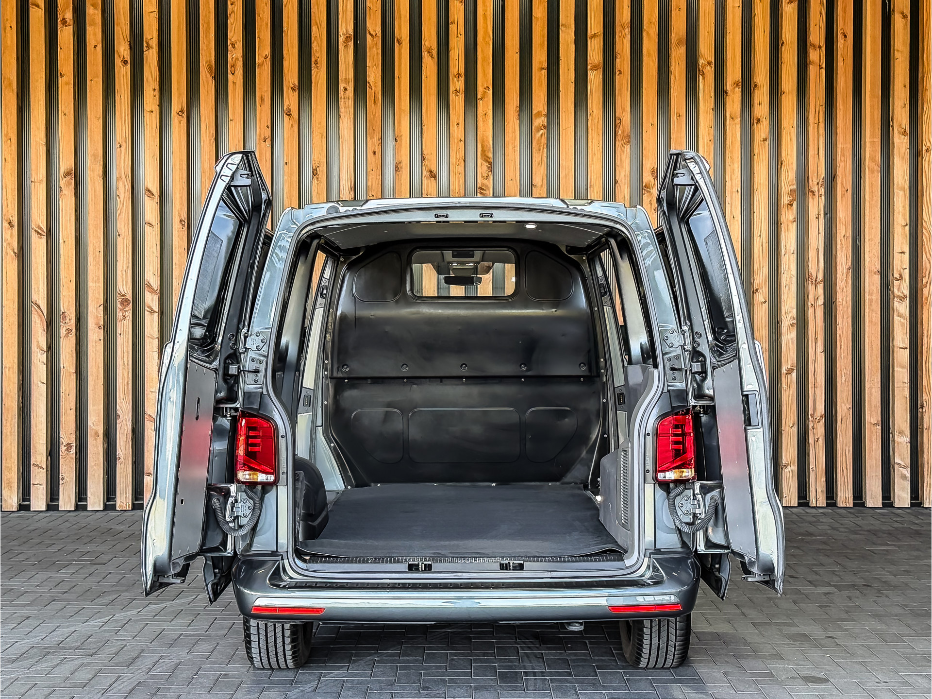 Volkswagen Transporter 2.0 TDI 150PK DSG Bestelwagen L1H1 | Volkswagen occasion