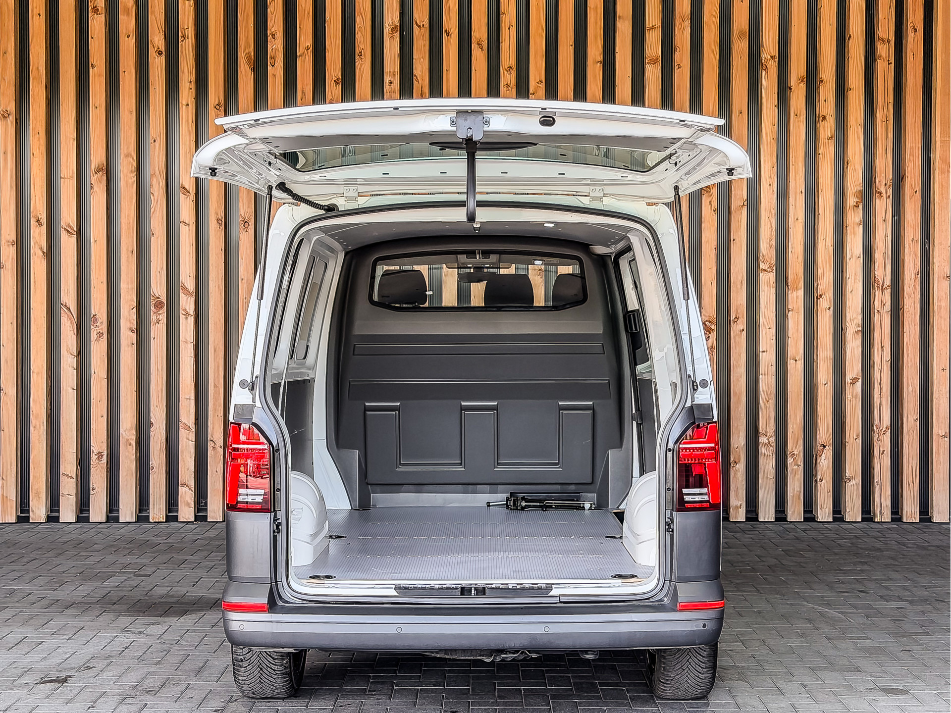 Volkswagen Transporter 2.0 TDI 150PK DSG Bestelwagen L1H1 | Volkswagen occasion