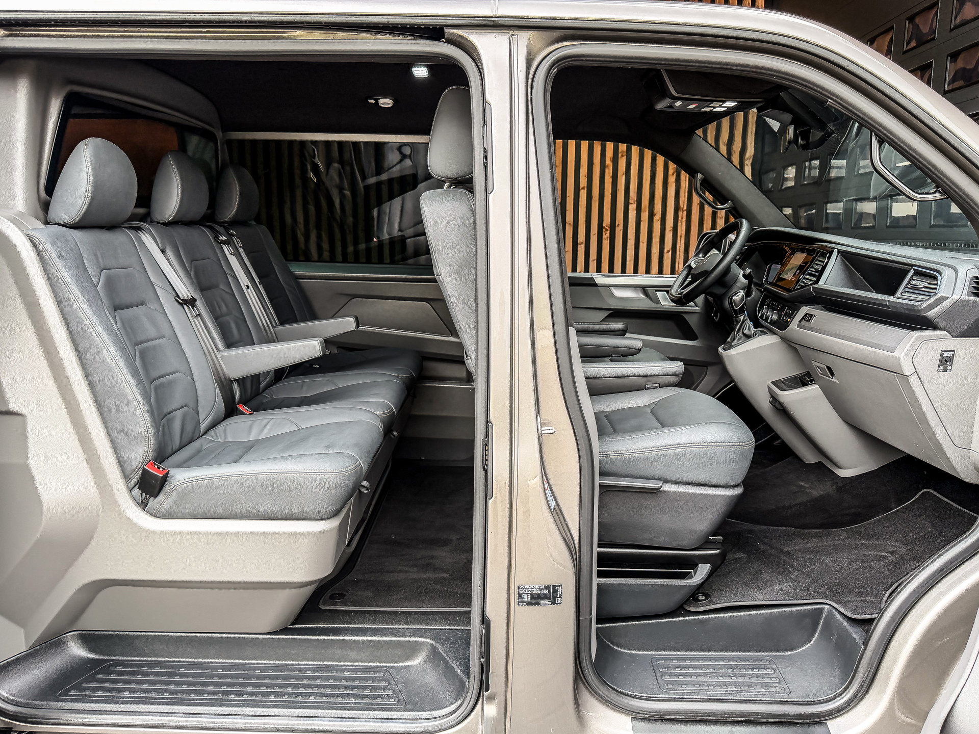 Volkswagen Transporter 2.0 TDI 204PK DSG Bulli ABT Dubbele Cabine L2H1 | Volkswagen occasion