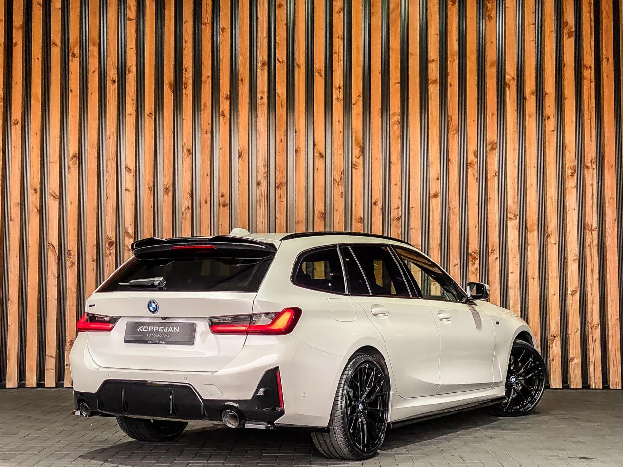 BMW 3 Serie Touring 330e 292PK xDrive High Executive M-Sport Pro | BMW occasion