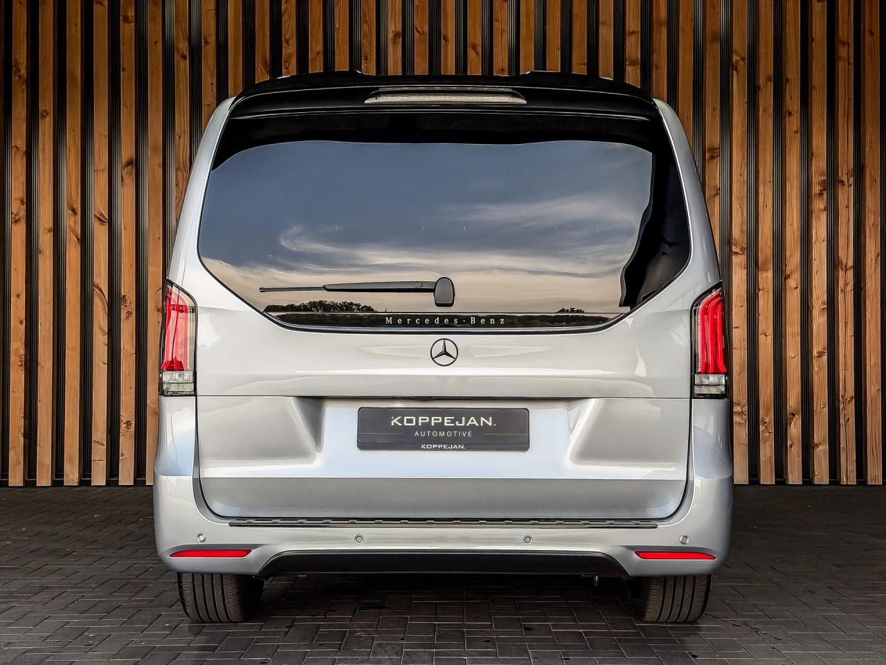 Mercedes-Benz EQV 300 AMG L2 90kWh 8-Persoons | Mercedes-Benz occasion