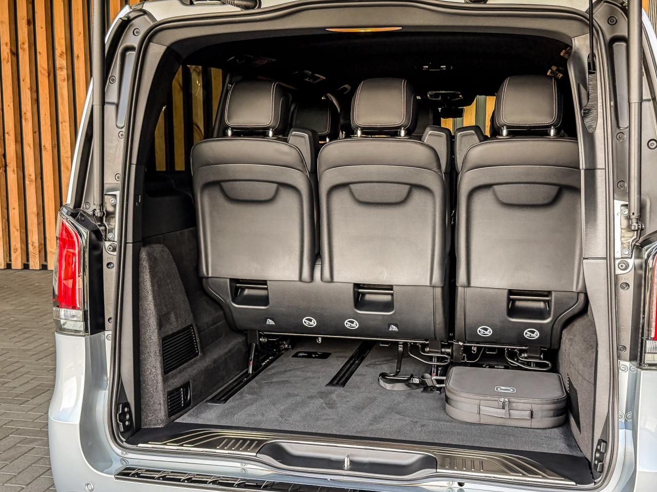 Mercedes-Benz EQV 300 AMG L2 90kWh 8-Persoons | Mercedes-Benz occasion
