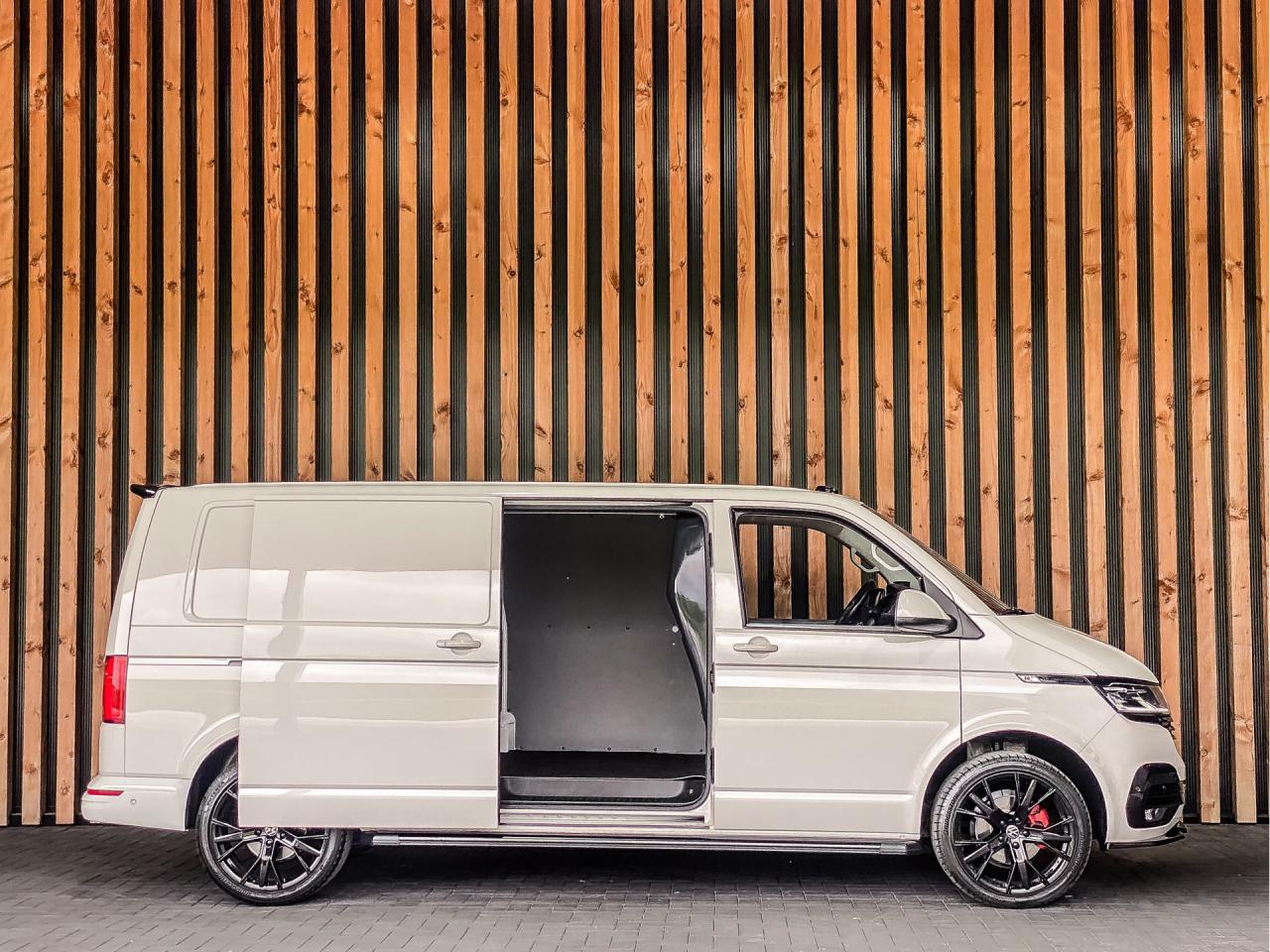 Volkswagen Transporter 2.0 TDI 150PK DSG 4Motion L2H1 Bestelwagen | Volkswagen occasion