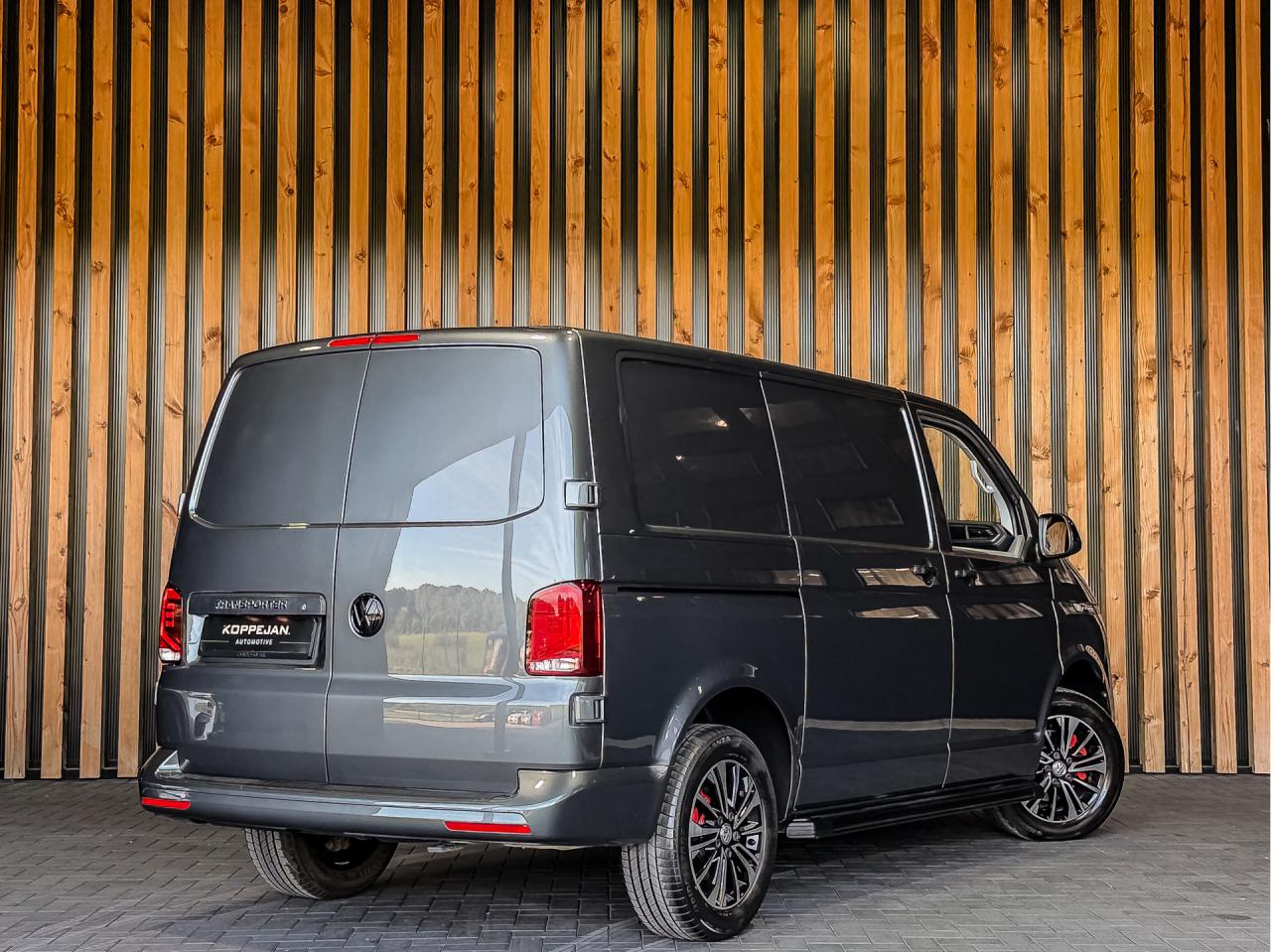 Volkswagen Transporter 2.0 TDI 150PK DSG Bestelwagen L1H1 | Volkswagen occasion